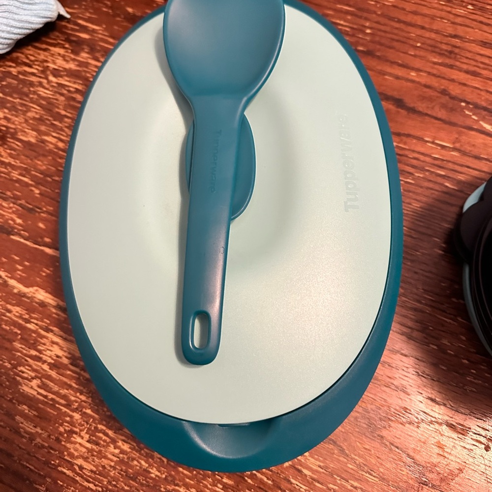 Tupperware rice server